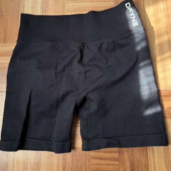 DFYNE High Waist Shorts Size Small Black Butt Scrunch - Picture 1 of 4